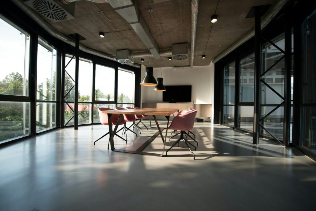 Équiper son entreprise à La Réunion : bureaux professionnels équipés